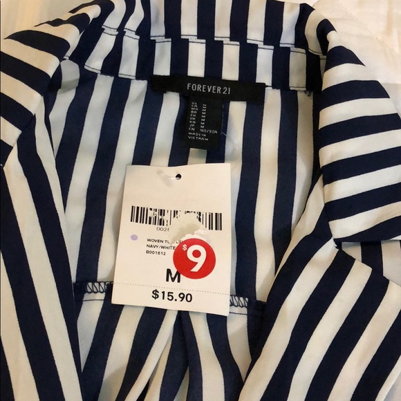 Collared Striped Crop Top - Picture 4 of 5